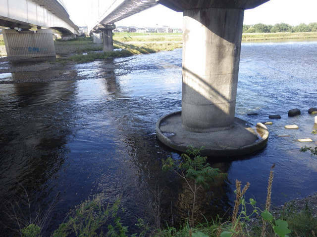 多摩川原水道橋橋脚洗掘防止（河川工事）